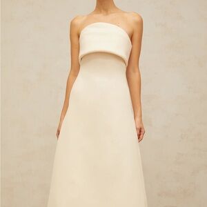 Chic Strapless Cream Dress